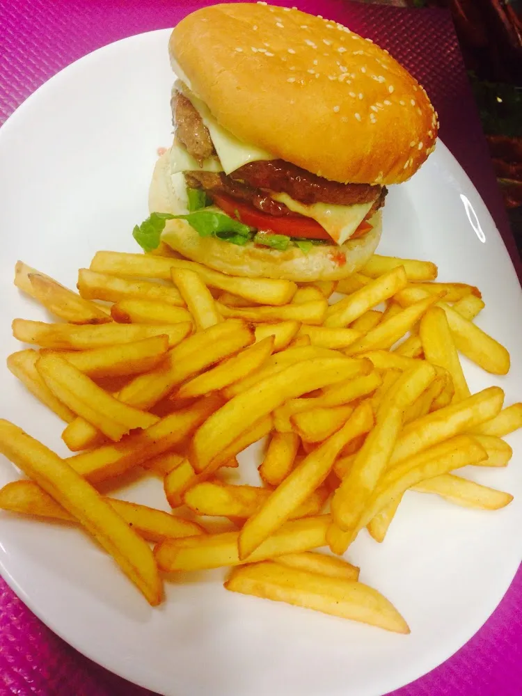 Cheeseburger Simple Avec Frites